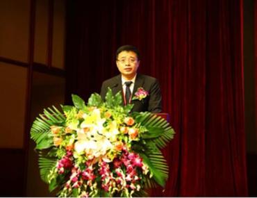 图为河北省农业厅副厅长,省政府农业产业化办公室主任徐付军主持大会