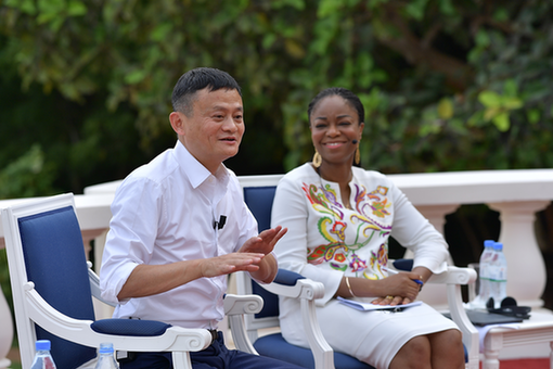 马云一天跑三个非洲国家 与年轻创业者对话数