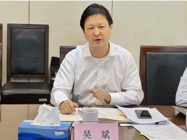 发展是第一要务今天闵行区副区长吴斌要求开足马力提速经济发展