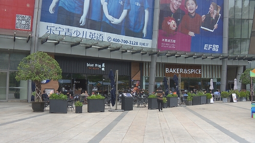 闵行台5月9日——五五购物节 闵行创出消费新高度(1)_0.jpg