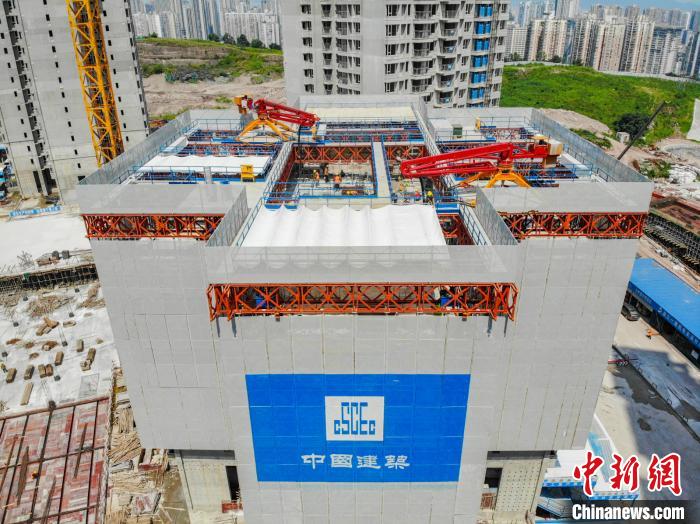 国内首台“住宅造楼机”重庆投用：最快可三天建好一层楼