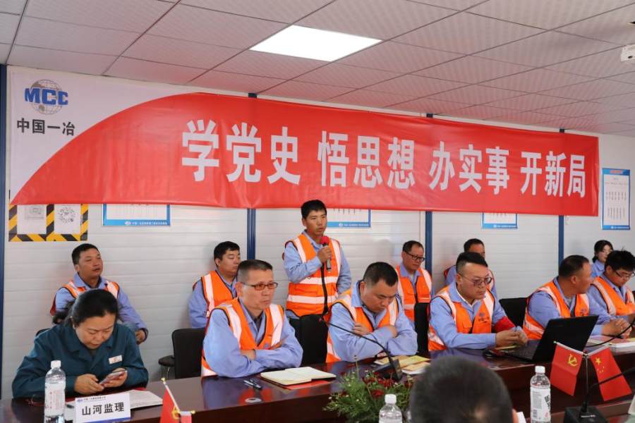 中国一冶昆钢环保搬迁升级项目炼钢、烧结项目举办 “践行遵义会议精神 建设人民满意工程”专题企业开放日宣传活动
