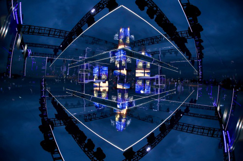 360米高空之上，民族服装品牌龙石相遇天使大秀