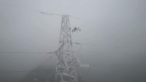 是劳动者,更是守护BT天剑狂刀页游者;他们用无人机默默守护世界