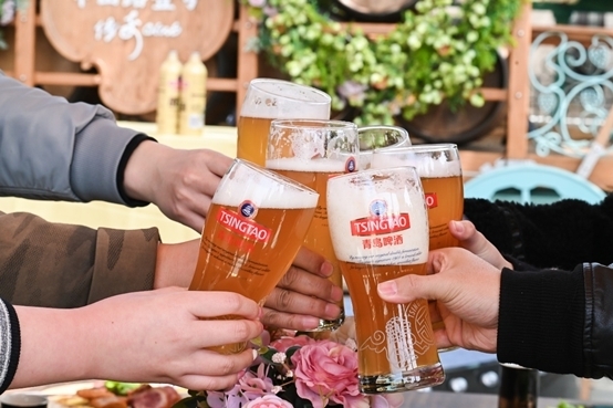 青岛啤酒品牌价值2406.89亿元，连续20年摘得啤酒行业桂冠