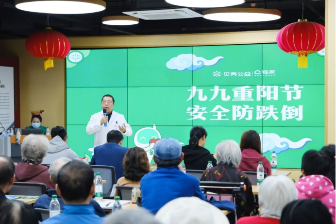 “有事找门店！”50万房产经纪人若何编织社区效劳网？