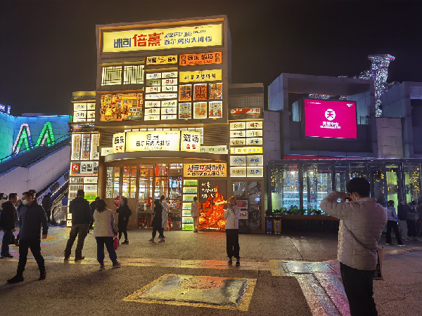 科技赋能商圈转型　“网红打卡地”“孩经济”成亮点