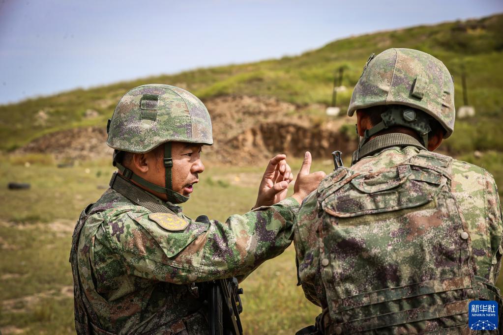 孙金龙：当好基层带兵人