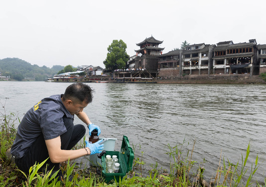 治污重拳高悬　排污隐患仍存——治理地下水污染亟须提高源头防治能力