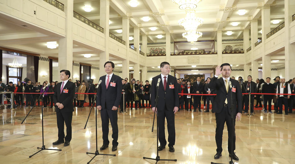 从&ldquo;代表通道&rdquo;看创新发展：&ldquo;必须要迈过转型升级这道坎儿&rdquo;