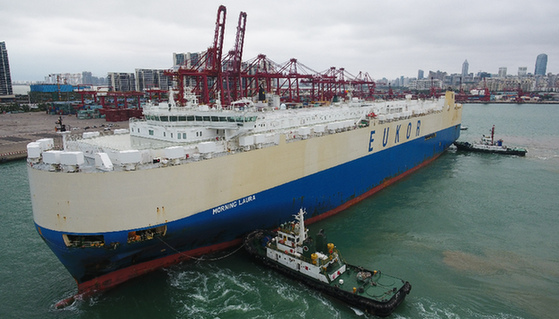 海南自贸区首艘汽车外贸船安全靠泊海口港