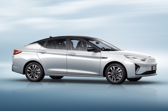 轿跑进化论江淮ic5纯电五高树立行业新标杆