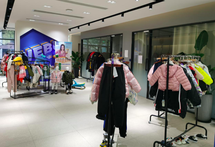 服务企业高质量发展,鲸灵集团好衣库点赞宁波大榭开发区市场监管局