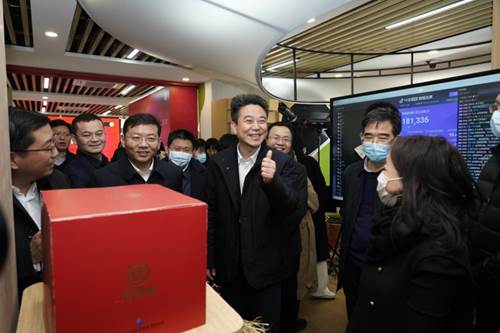 启动仪式上石峰作为"荆楚优品"运营单位发言,石峰表示交投集团将继续