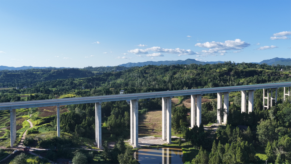 &ldquo;红色动脉&rdquo;贯秦巴　镇广高速点亮老区振兴路