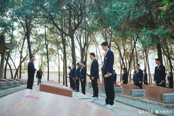 描碑致敬英雄，赓续红色血脉