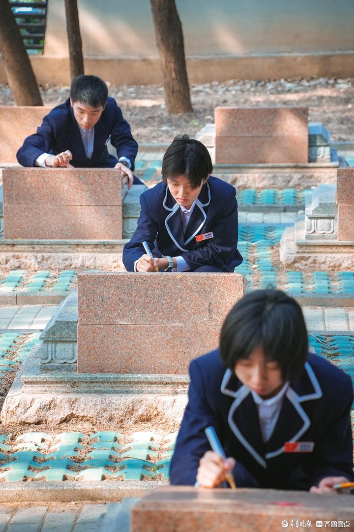 描碑致敬英雄，赓续红色血脉